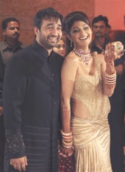 Raj Kundra gatecrashes wife Shilpa Shetty's baby shower bash